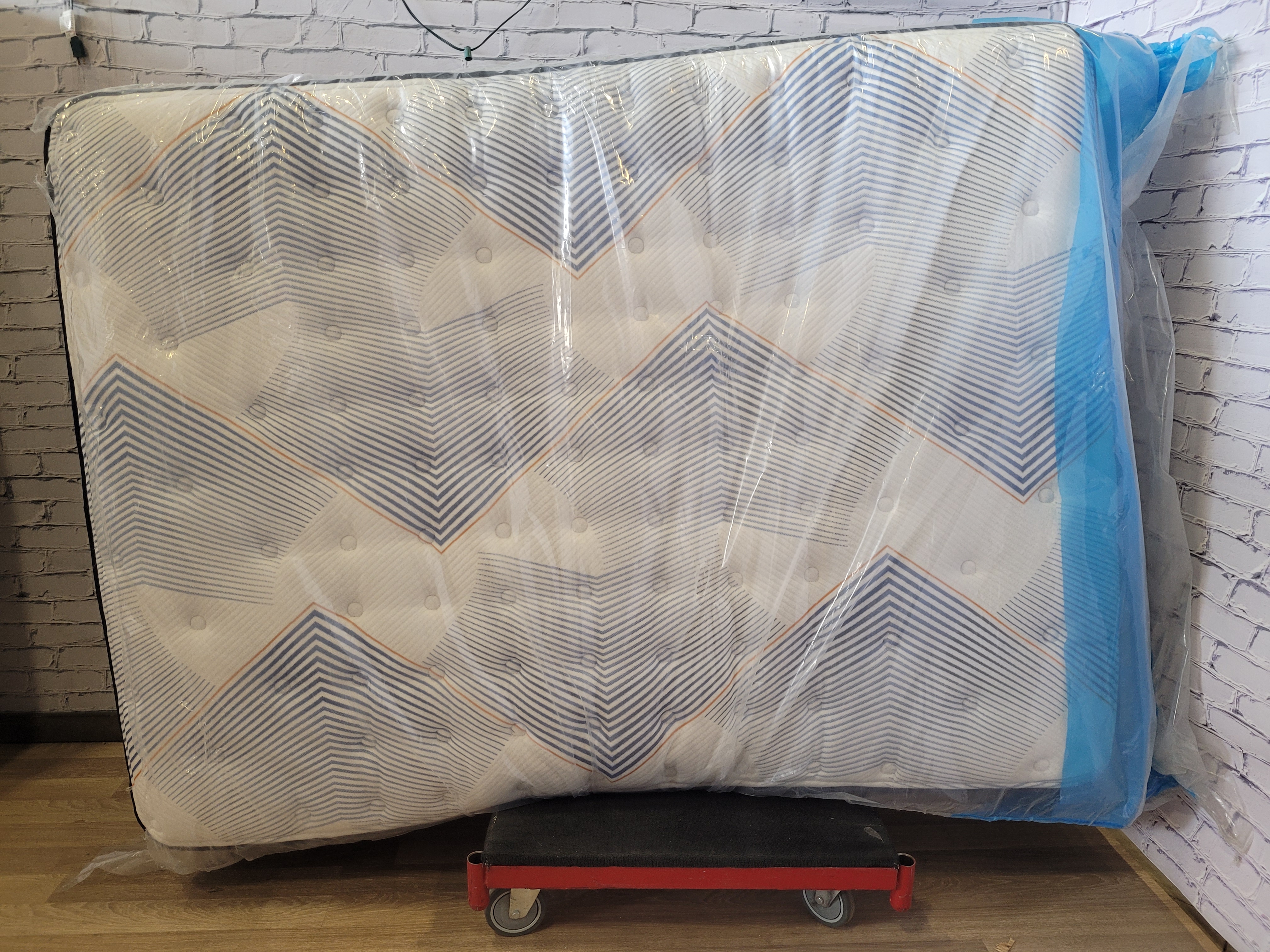 Sealy Posturepedic® Plus Maeve Euro Pillow Top 15.5 Inch - Queen/Plush - Gallery Image 2